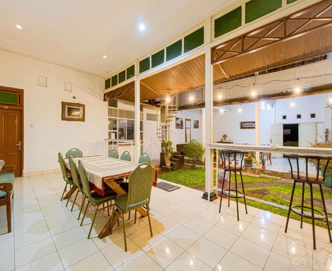 D'Talent Hotel Yogyakarta Exteriör bild